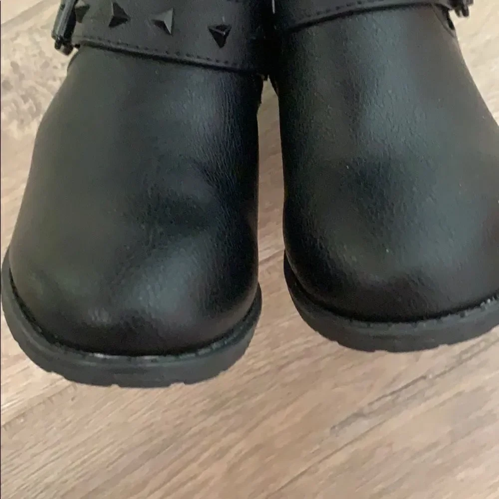 🎉last deal🎉Black studded boots